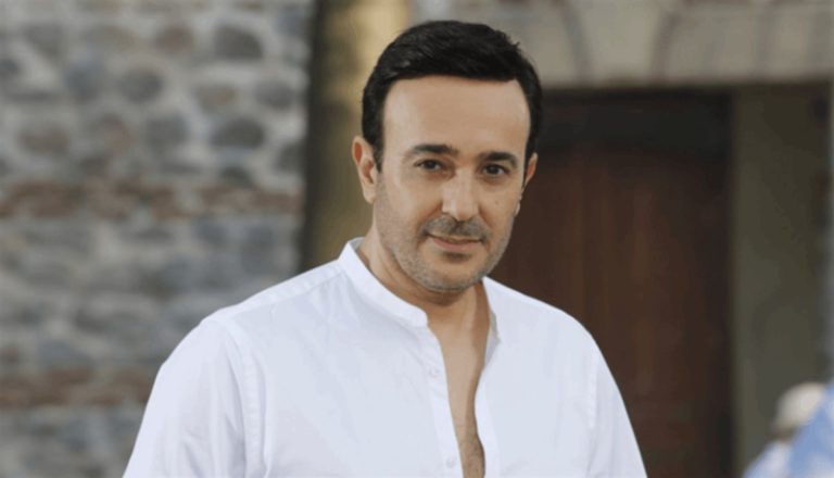 بالفيديو.. لماذا بكت والدة صابر الرباعي؟