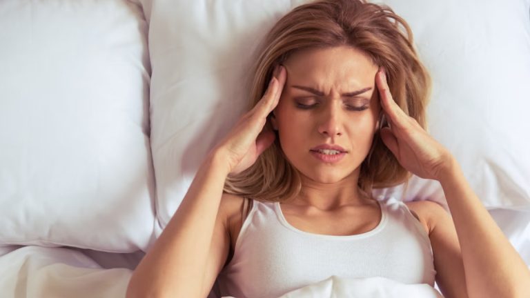 كيف يمكن الوقاية من “الصداع النصفي الصباحي”؟