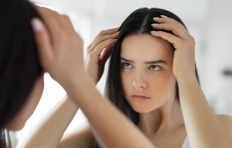 ما الذي يؤدي لتساقط الشعر عند النساء بعد العمليات الجراحية؟