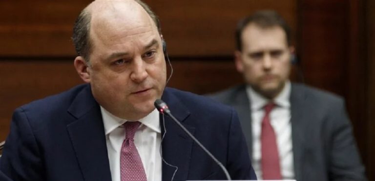 إستقالة وزير الدفاع البريطاني