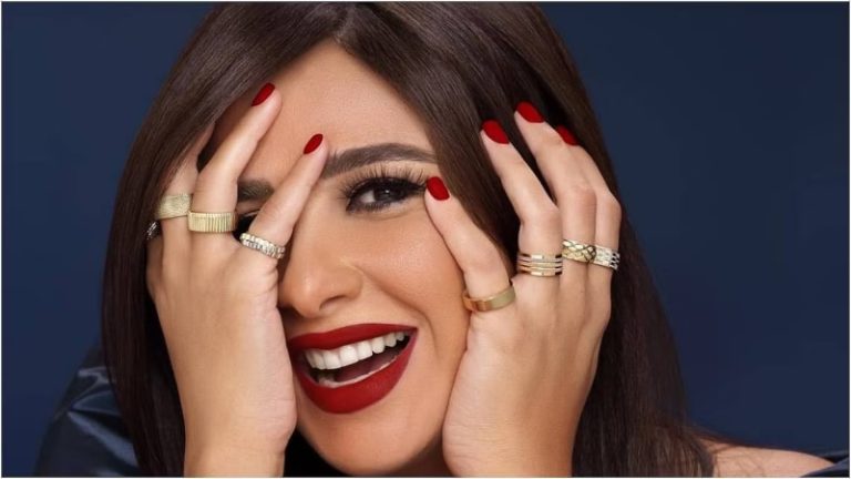 بالفيديو.. ياسمين عبد العزيز لزوجها: “إيه رأيك في شفايفي”؟