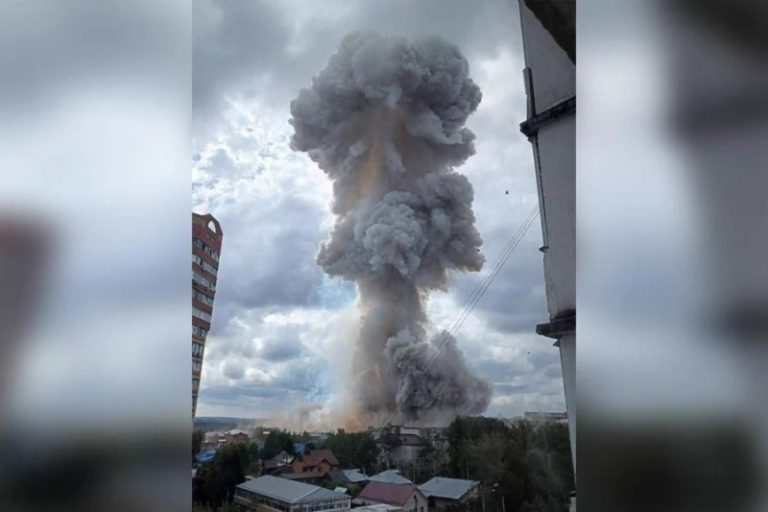 بالفيديو.. إنفجار في مصنع للتقنيات البصرية في ضواحي موسكو