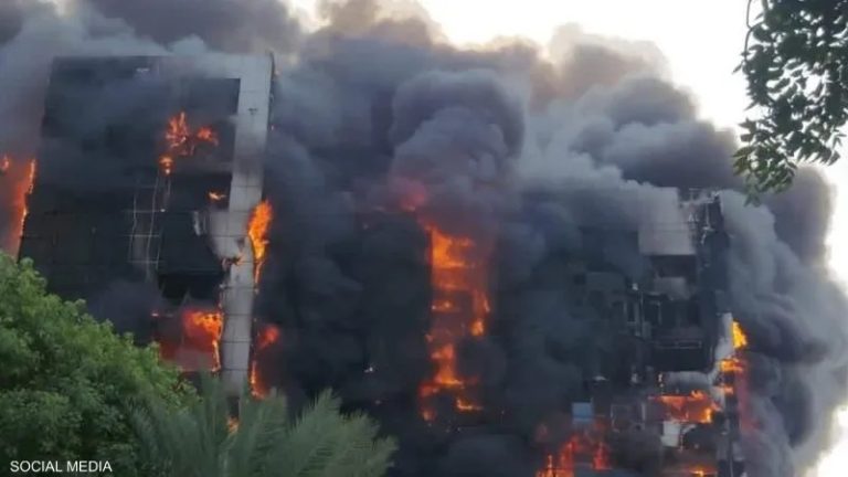 بالفيديو.. دمار هائل يطال مبان حكومية بالخرطوم