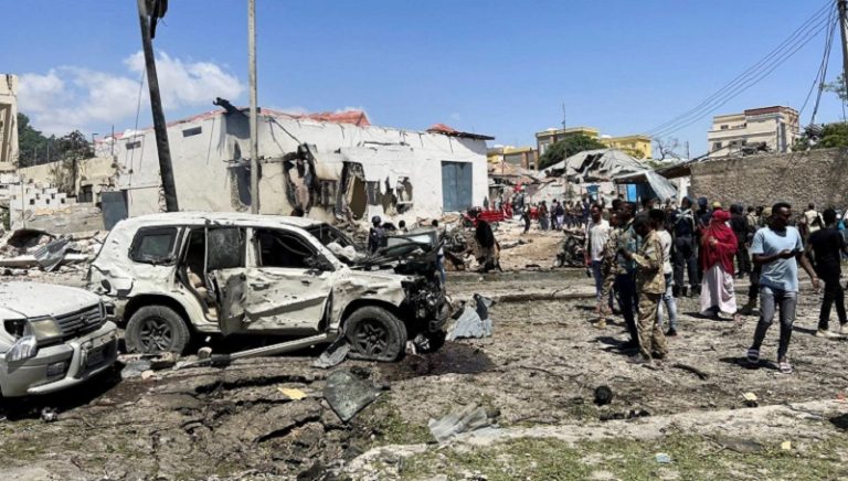 قتلى وجرحى بتفجير انتحاري في الصومال