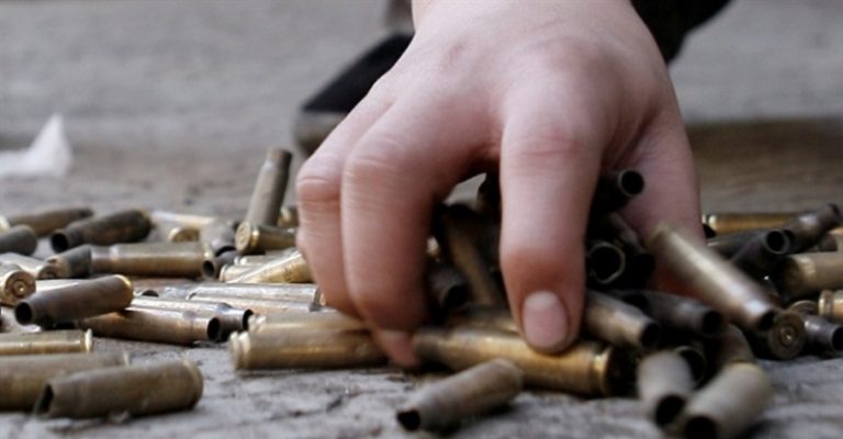 رصاص طائش يخترق سيارة إطفاء في صيدا