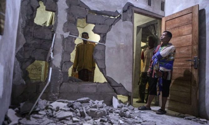 زلزال يهز شبه جزيرة ميناهاسا في إندونيسيا