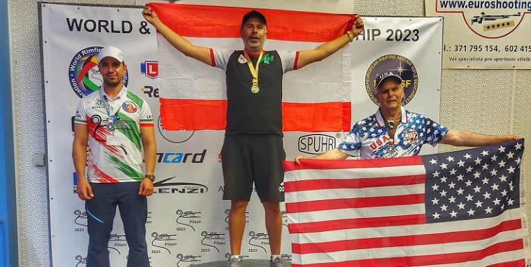 مدرب كلية الهندسة بطل العالم للرماية بالبندقية الهوائية