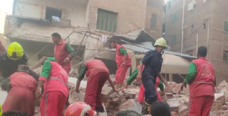 بالفيديو: 3 قتلى و5 إصابات بانهيار مبنى في القاهرة