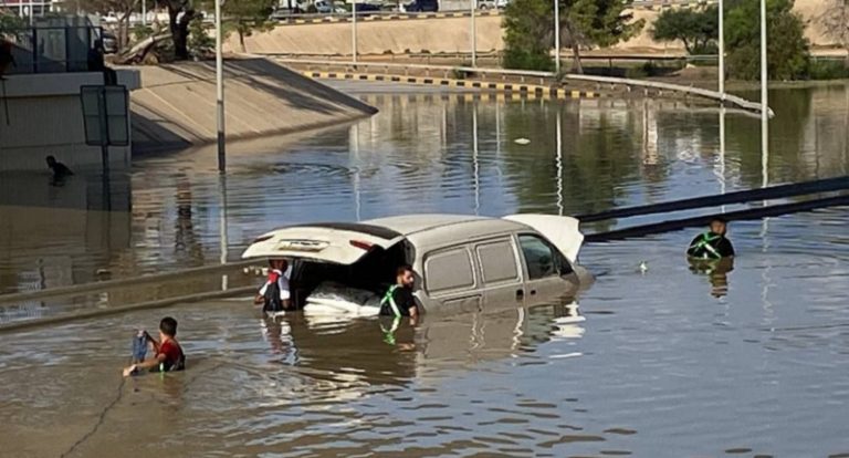 أعاصير وفيضانات.. هل يتأثر لبنان؟