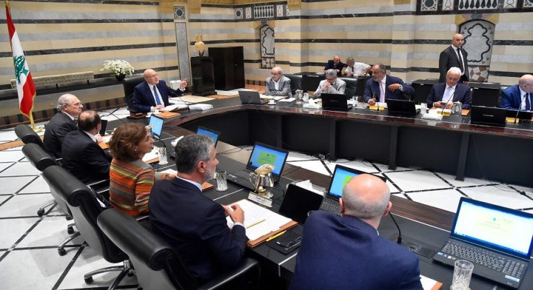 الحكومة ترضخ وتتراجع عن إعفاء أثرياء ونافذين من ضريبة CRS