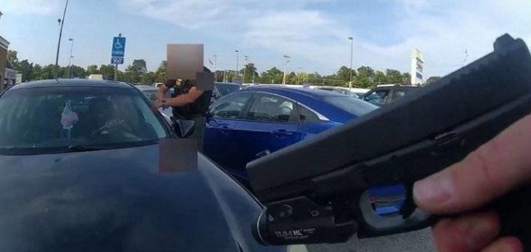 فيديو صادم… شرطي أميركي يطلق النار على إمرأة حامل