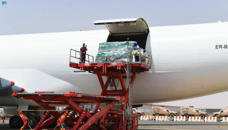 طائرة إغاثية سعودية إلى ليبيا