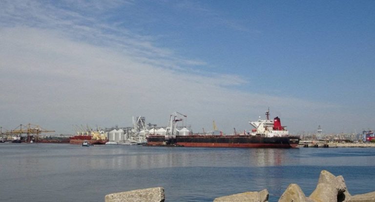 لأول مرة منذ انتهاء اتفاق الحبوب.. سفينتا شحن تبحران نحو موانئ أوكرانيا