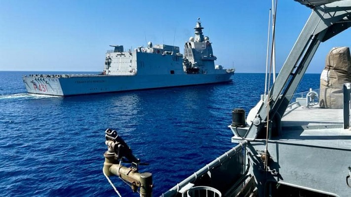 بالصور.. مناورة بحرية للجيش