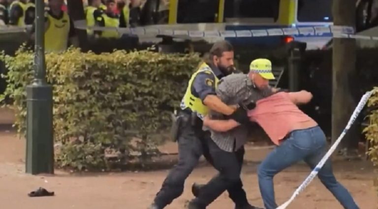 بالفيديو.. اشتباكات في السويد بعد حرق نسخة من القرآن