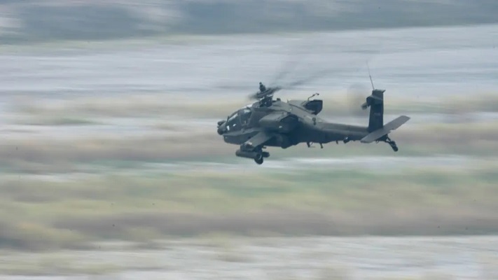 توجيه أشعة ليزر.. ماذا حدث بين مروحية أميركية وسفينة إيرانية؟