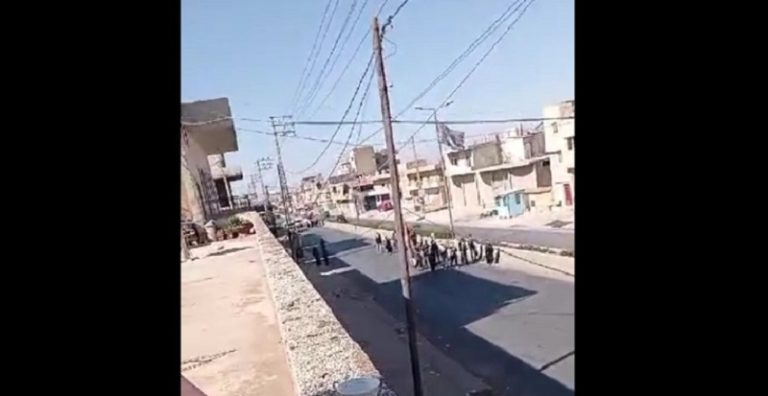 بالفيديو: سيارة تدهس فتاة في بريتال