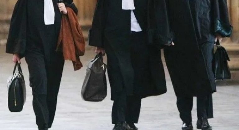 ضرب محامية! (فيديو)