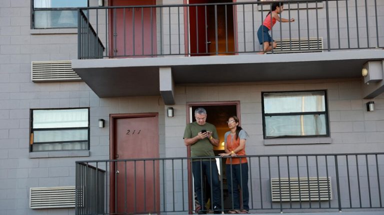 واشنطن: إقامات وتصاريح عمل موقتة لـ 472 ألف فنزويلي