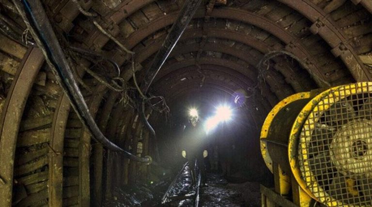 مقتل 6 عمال بانفجار منجم في إيران