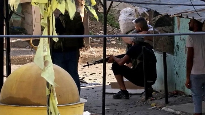 من يبيع العتاد العسكري للمسلحين داخل عين الحلوة؟