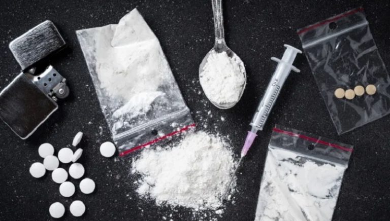 قدّم بلاغاً بسرقة مخدراته!