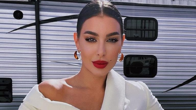 ما سبب اعتماد ياسمين صبري اطلالات باهظة الثمن؟