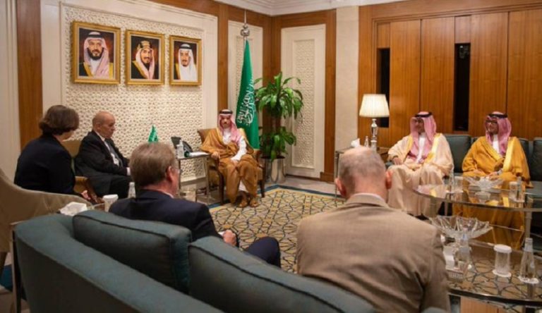 البحث عن الرئيس تحت الماء!