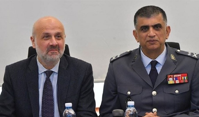 خلاف الوزير- المدير: إعادة “الإذن” إلى الدُّرْج!