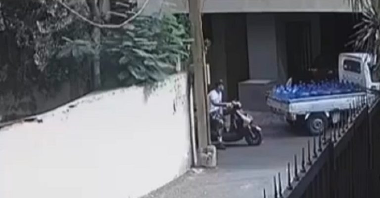 بالفيديو.. سرقة صراف في بيروت