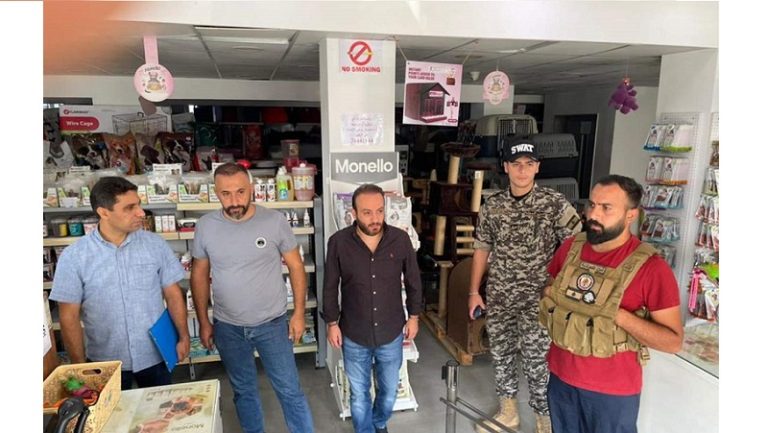 بالصور..اقفال عيادتين بيطريتين