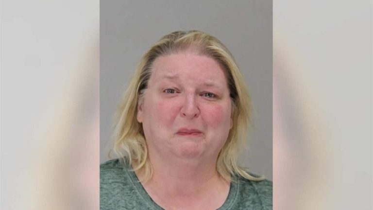 أطلقت النار على صديق ابنتها!