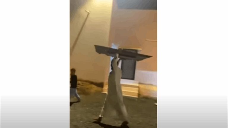 بالفيديو.. ألقى تلفازه من الشرفة!