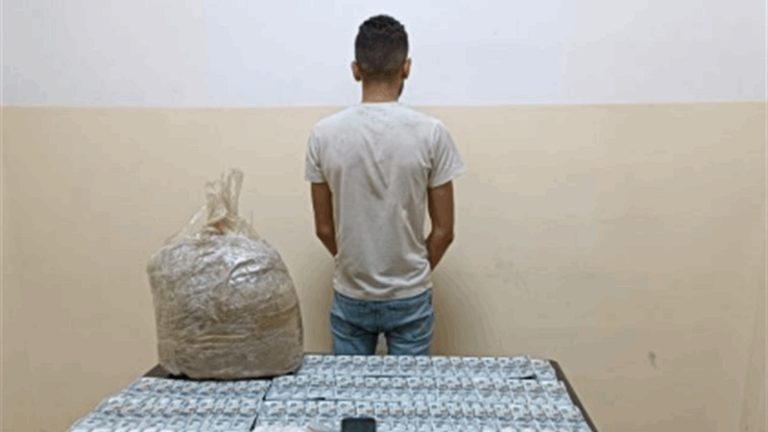 قاصر يتاجر بالمخدرات..فوقع بقبضة الأمن!