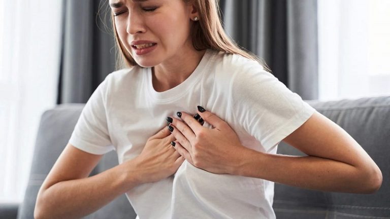 النساء يتلقّين “إنعاشاً” أقل من الرجال في الأماكن العامة!