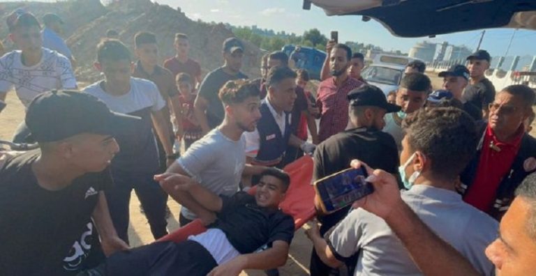 بالفيديو: إصابة 14 فلسطينياً برصاص الاحتلال في غزة
