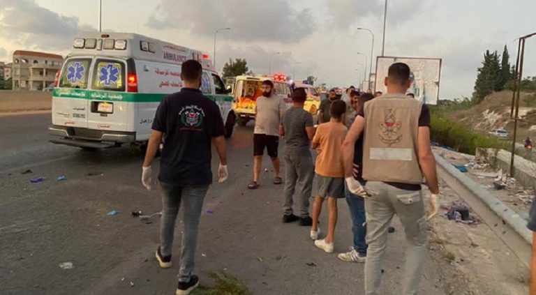 بالفيديو: قتلى بحادث سير على أوتوستراد الزهراني