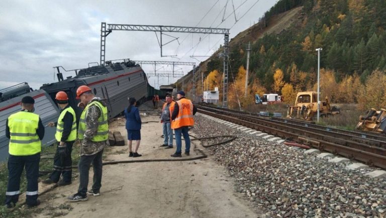 انحراف قطار شحن عن مساره في روسيا