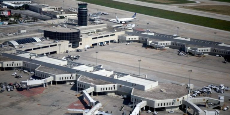 “جمهورية المطار”.. و”صورة” رياض سلامة!