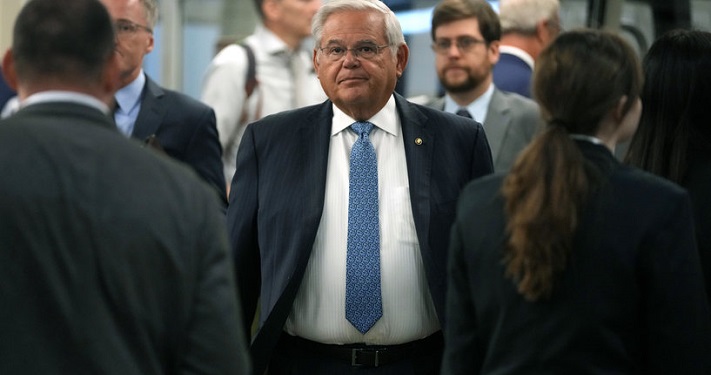 ملفات فساد لسيناتور أميركي.. ما علاقة مصر بها؟