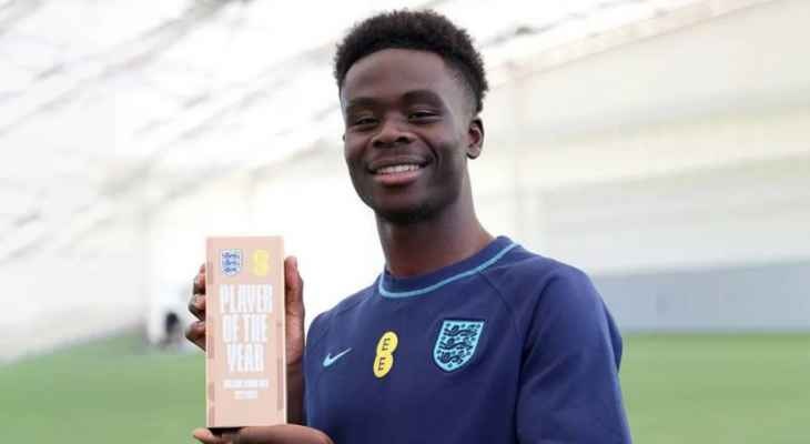 ساكا افضل لاعب في انكلترا للعام الثاني على التوالي