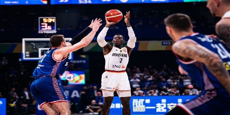 ألمانيا تهزم صربيا وتتوج بلقب كأس العالم لكرة السلة