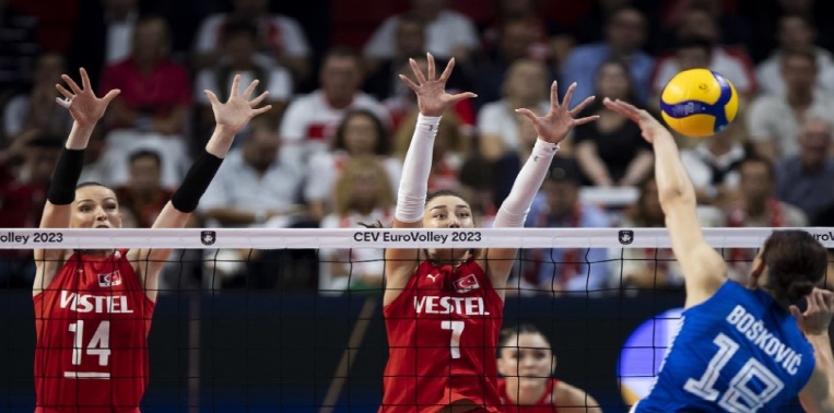 سيدات تركيا للكرة الطائرة بطلات أوروبا للمرة الأولى