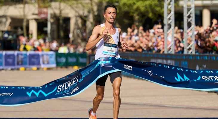 العداء المغربي عثمان الكومري يتوج بلقب ماراثون سيدني