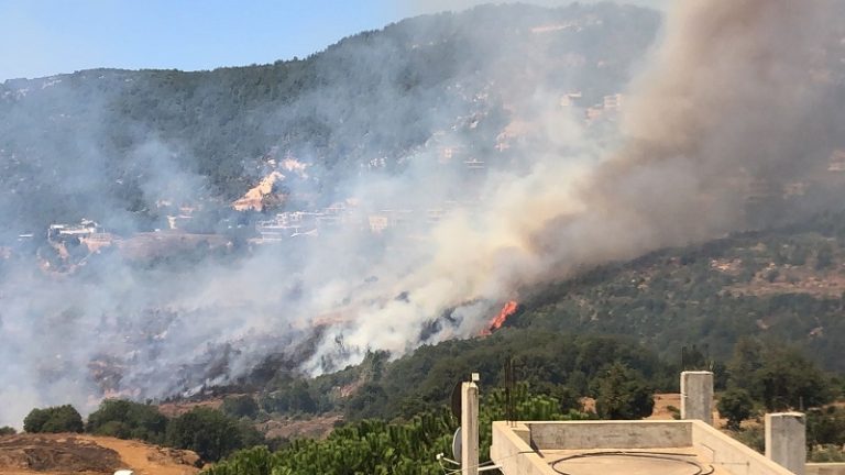 بالفيديو: توسع رقعة الحريق في عكار