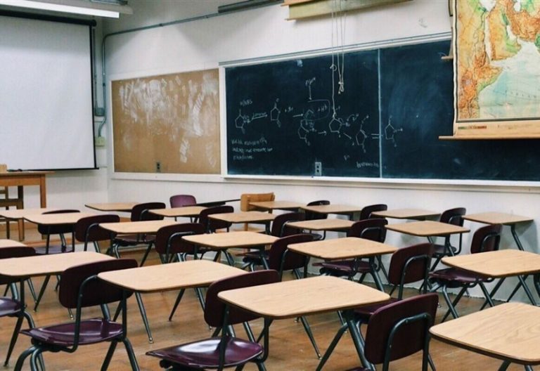 أساتذة التعليم الثانوي: وزير المال مسؤول عن صرف الأموال