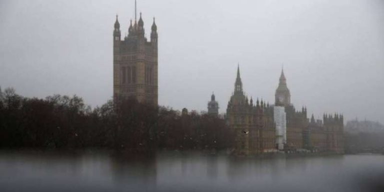 توقيف باحث في البرلمان البريطاني بتهمة التجسس