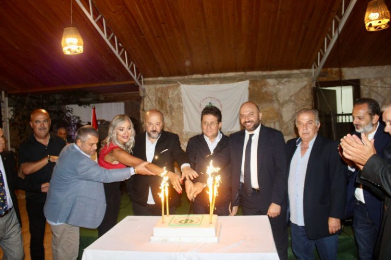 نادي الشبيبة البوشرية قدّم فريقه للكرة الطائرة للموسم الجديد