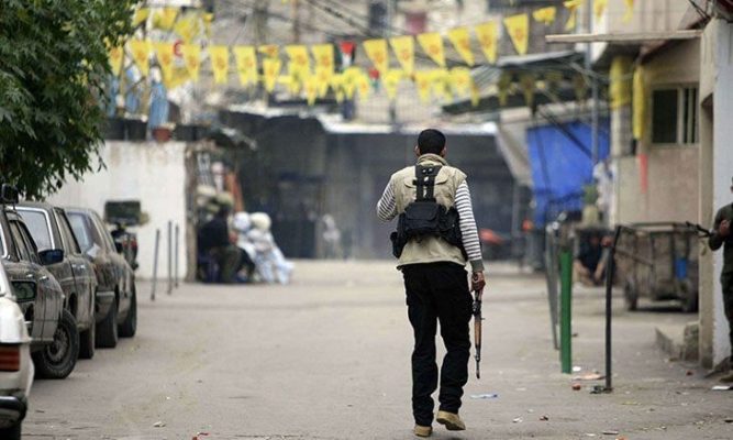 من أين تأتي المجموعات المسلحة بالذخيرة في عين الحلوة؟