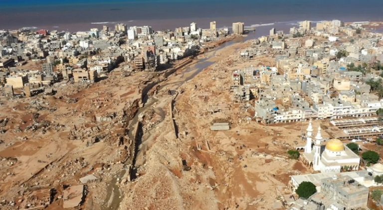 بالفيديو.. هكذا كانت بداية الكارثة في “درنة” الليبية